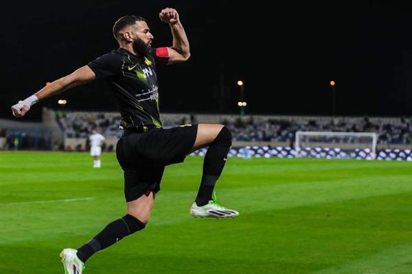 بنزيما يقود اتحاد جدة للفوز على الأخدود 1-0 في الدوري السعودي