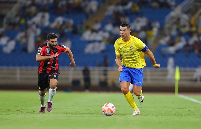 رونالدو يقود النصر للفوز علي الرائد 3-1 في الدوري السعودي