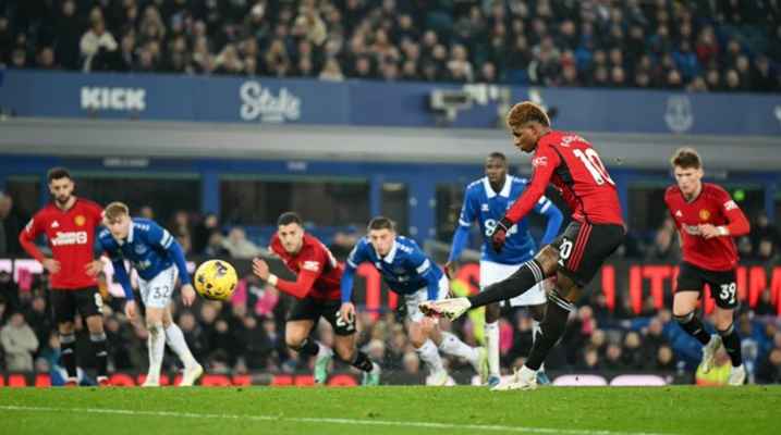 مانشستر يونايتد يفوز على إيفرتون 3-0 في الدوري الإنجليزي