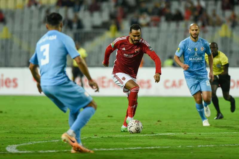 التعادل السلبي يسيطر على الشوط الأول من مباراة الأهلي وشباب بلوزداد