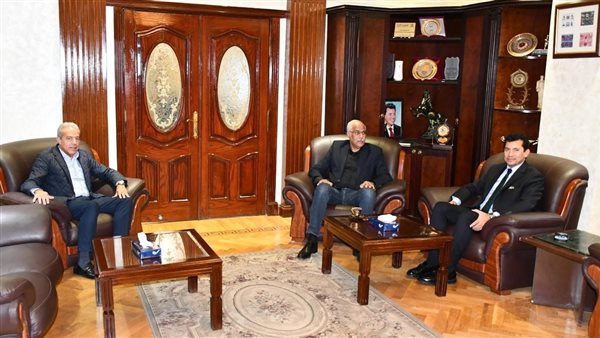 وزير الرياضة يجتمع بمجلس اتحاد الكرة لبحث استعدادات المنتخبات الوطنية