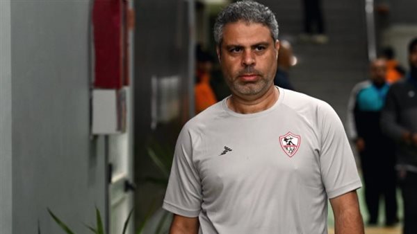 مدرب الزمالك يلقي محاضرة على اللاعبين قبل مواجهة ساجرادا الأنجولي