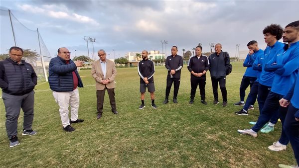 رئيس نادي المقاولون يجتمع بالفريق بحضور المشرف على الكرة