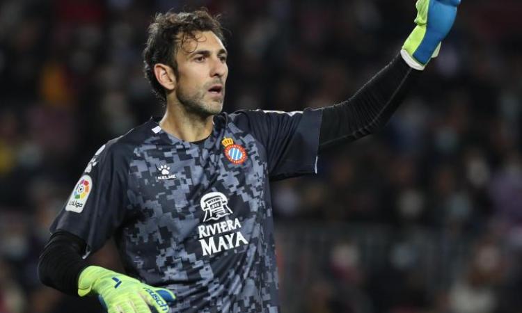 حارس المرمي الإسباني دييجو لوبيز يعلن اعتزاله كرة القدم