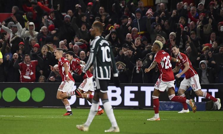 نوتينجهام فورست يفوز على مانشستر يونايتد 2-1 في الدوري الإنجليزي