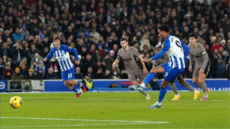 برايتون يفوز على توتنهام 4 – 2 في الدوري الإنجليزي الممتاز