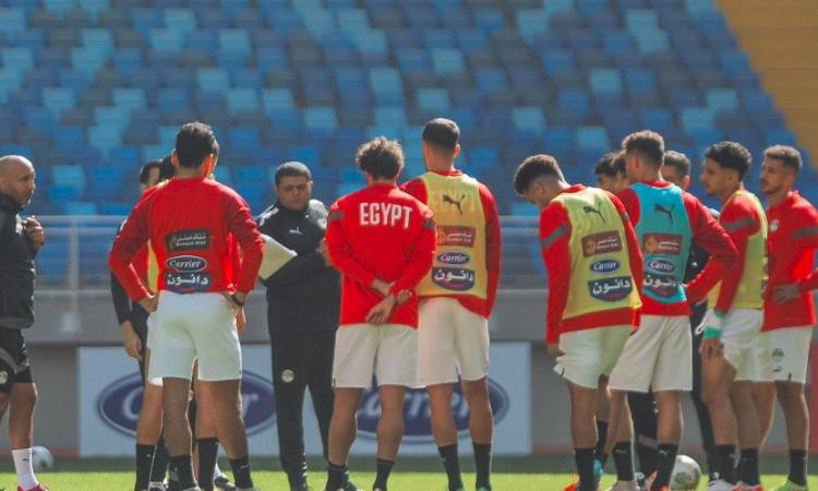 المنتخب الوطني يؤدي مرانه الأخير باستاد مصر قبل السفر إلى كوت ديفوار