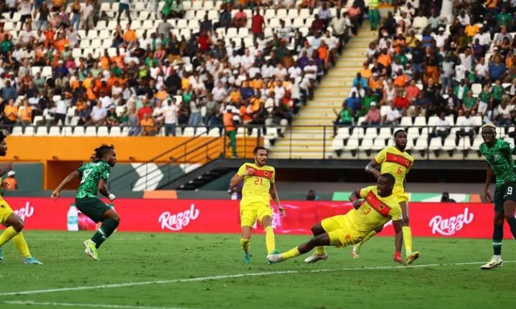 نيجيريا تفوز على أنجولا 1-0 وتتأهل لنصف نهائي كأس الأمم الأفريقية