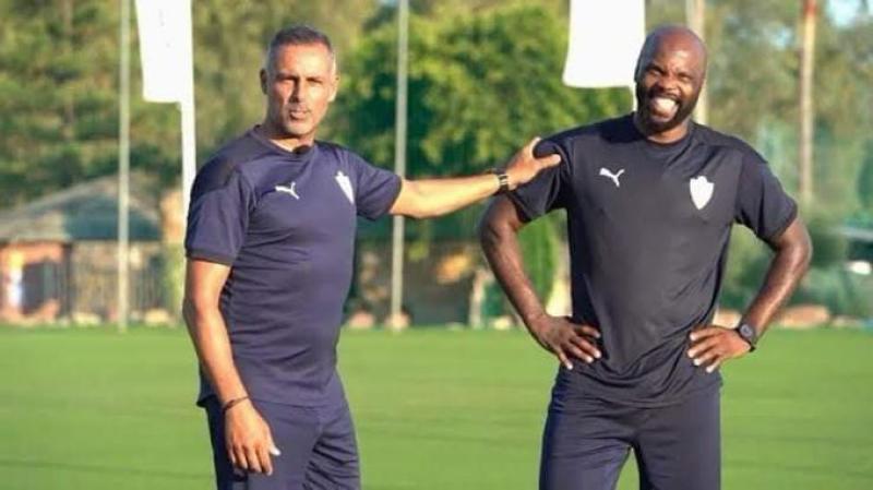 جوميز يجتمع بلاعبي الزمالك علي هامش مران اليوم