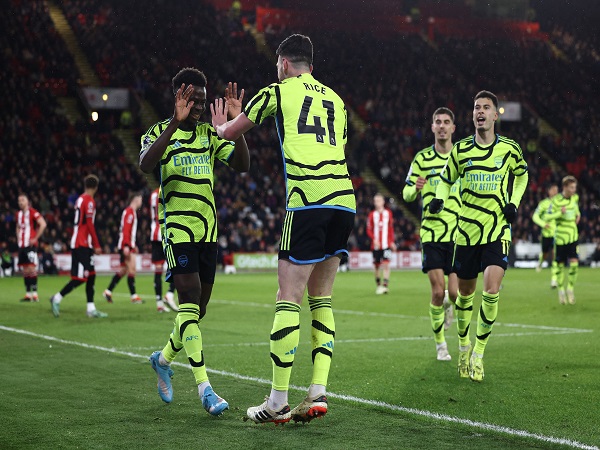 أرسنال يكتسح شيفيلد 6-0 ويطارد ليفربول والسيتي على قمة البريميرليج