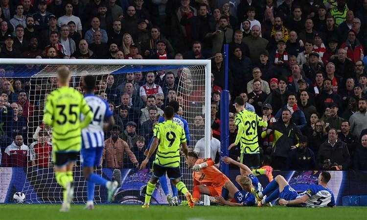 أرسنال يفوز على برايتون 3-0 في الدوري الإنجليزي