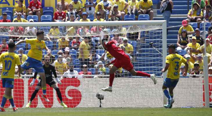 إشبيلية يفوز علي لاس بالماس 2-0 في الدوري الإسباني