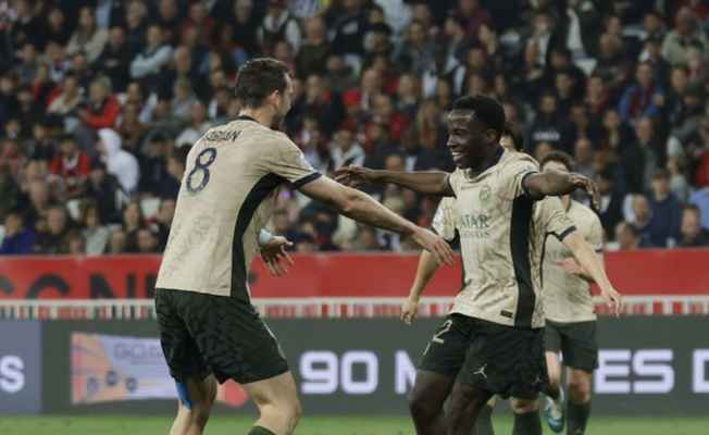 باريس سان جيرمان يفوز علي نيس 2-1 في الدوري الفرنسي