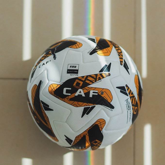 الكاف يكشف عن كرة السوبر الأفريقي بين الأهلي والزمالك