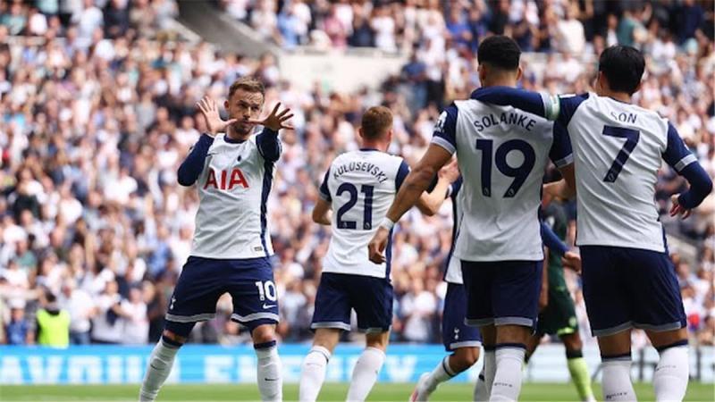 توتنهام يفوز على مانشستر يونايتد 3-0 في قمة الدوري الإنجليزي