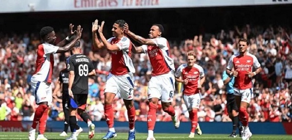 أرسنال يفوز على ليستر سيتي 4-2 في الدوري الإنجليزي