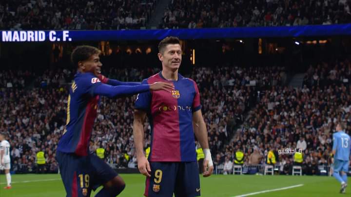 برشلونه يكتسح ريال مدريد 4-0 ويحلق في صدارة الدوري الإسباني