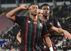 الجيش الملكي يهزم نهضة بركان 2-0 ويقترب من نهائي دوري أبطال أفريقيا