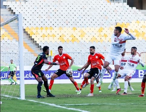 الزمالك يفوز علي فاركو بالنيران الصديقة ويزاحم الأهلي على الوصافة