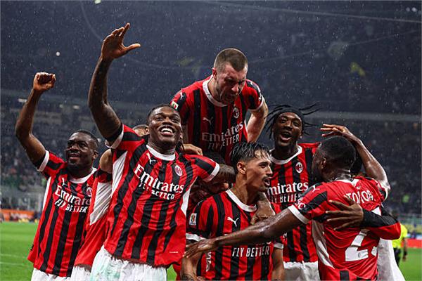 ميلان يكتسح إنتر 3-0 ويتأهل لنهائي كأس إيطاليا
