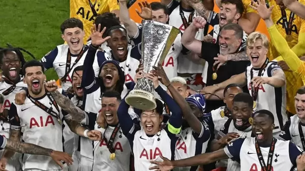 توتنهام يتوج بلقب الدوري الأوروبي على حساب مانشستر يونايتد