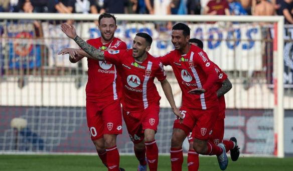 مونزا يفوز علي أودينيزي 2-1 بالدوري الإيطالي