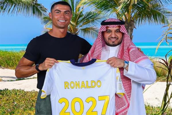 رونالدو يجدد عقده مع النصر السعودي لمدة موسمين
