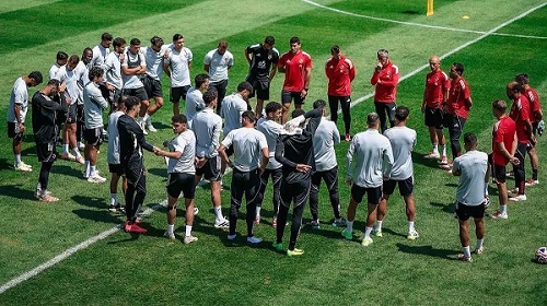 خروج لاعبي الاهلي للتسوق في امريكا يثير غضب الجماهير
