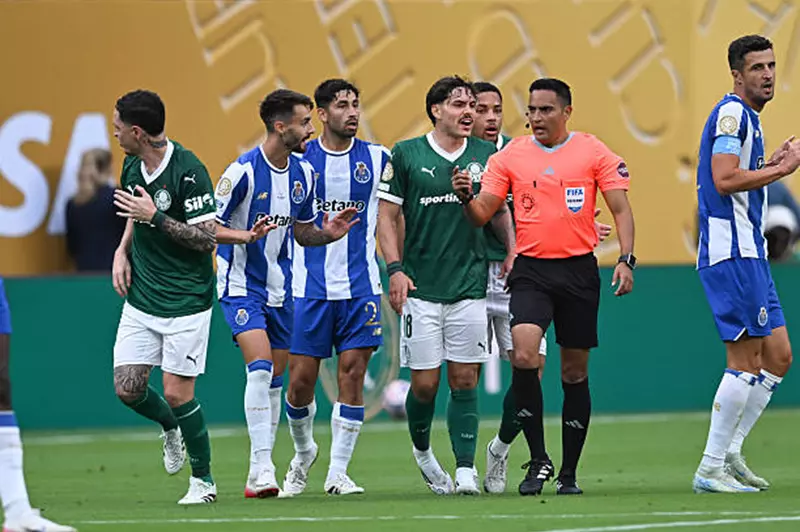 بالميراس يتعادل مع بورتو سلبيًا في كأس العالم للأندية