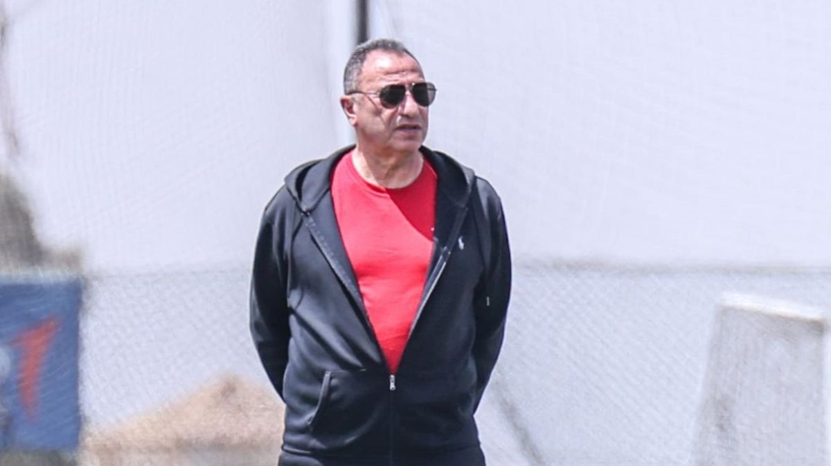 الخطيب يتابع المران الجماعي للأهلي ضمن معسكر تونس