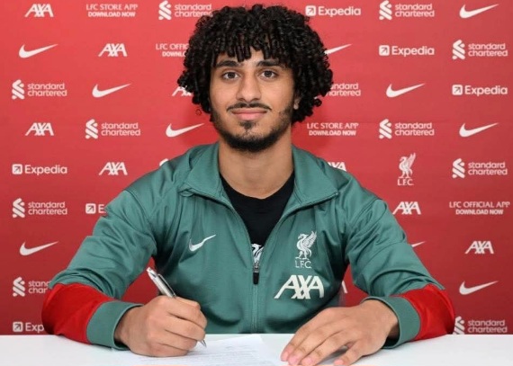 المصري كريم أحمد يوقع عقده الاحترافي الأول مع ليفربول