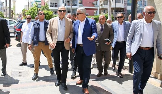 وزير قطاع الأعمال ومحافظ الإسكندرية يقومان بجولة ميدانية في منطقة المعمورة