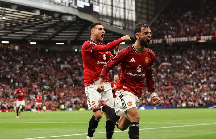 مانشستر يونايتد يفوز على بيرنلي 3-2 في مباراة مثيرة بالدوري الإنجليزي