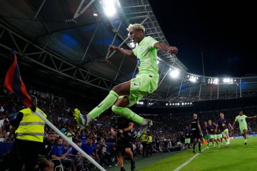 برشلونة يفوز علي ليفانتي 3-2 في الدوري الإسباني