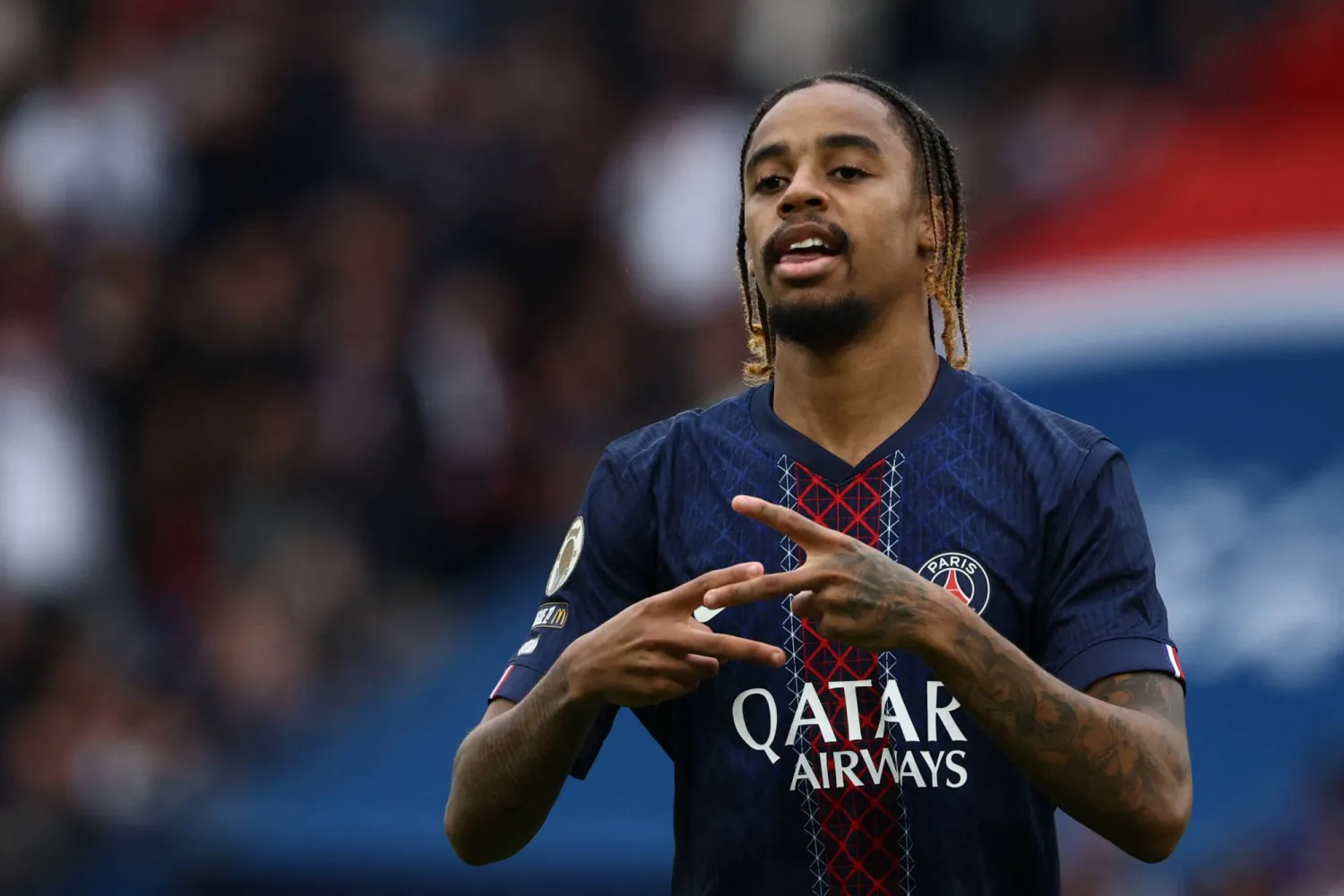 باريس يهزم لانس 2-0 ويحقق العلامة الكاملة في الدوري الفرنسي