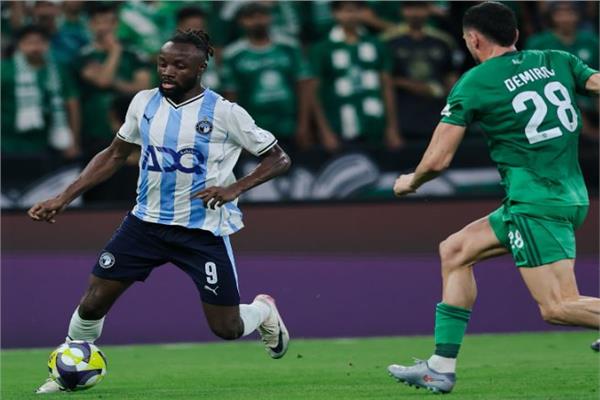 بيراميدز «المنتشي» يواجه طلائع الجيش الليلة بالدوري