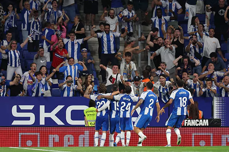 إسبانيول يفوز علي مايوركا 3-2 في الليجا