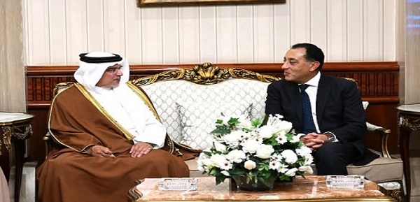 رئيس الوزراء يستقبل ولى عهد مملكة البحرين بمطار القاهرة الدولى
