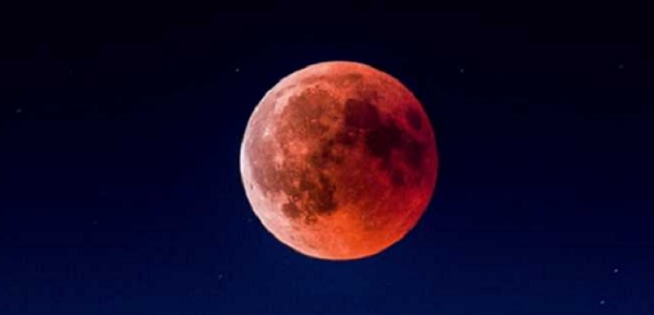 “قمر الدم” يظهر فى سماء مصر مساء اليوم خلال خسوف كلى نادر