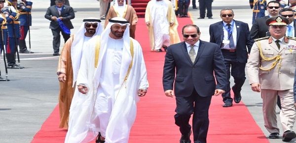 الرئيس السيسى يستقبل الشيخ محمد بن زايد رئيس دولة الإمارات بمطار القاهرة