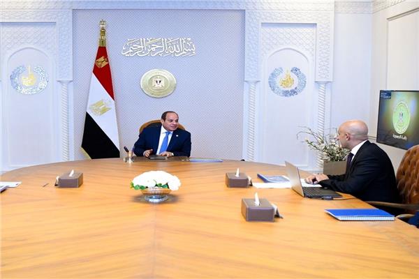 الرئيس السيسى يوجه بصرف 1000 جنيه حافز تدريس للمعلمين
