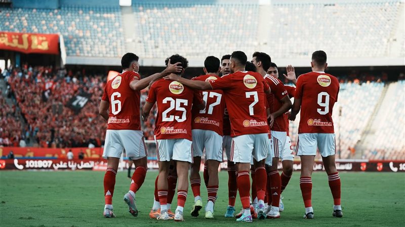 الأهلى يواجه بتروجت الليلة لاستعادة صدارة الدورى