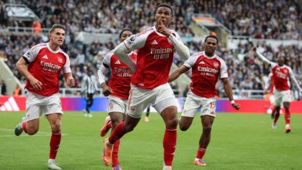 أرسنال يهزم أوليمبياكوس 2-0 ويقترب من صدارة مجموعته بدوري الأبطال