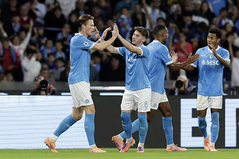 نابولي يهزم ليتشي 1-0 ويتصدر الدوري الإيطالي مؤقتاً