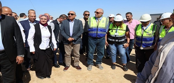 وزير الكهرباء والطاقة المتجددة يتفقد إنهاء الأعمال على مسار خط الربط الكهربائي المصرى السعودى