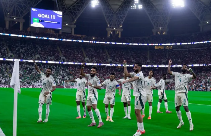 السعودية تفوز على إندونيسيا 3-2 وتقترب من التأهل لكأس العالم 2026