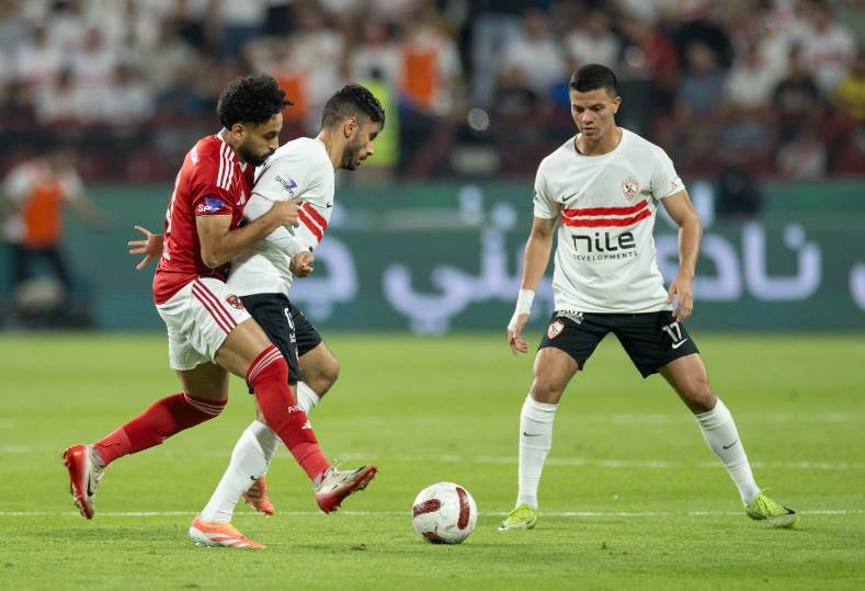 الأهلي يتقدم علي الزمالك 1-0 في الشوط الأول