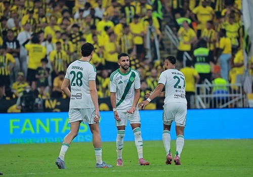 الأهلي يفوز على الاتحاد 1-0 في ديربي جدة ويقترب من المربع الذهبي