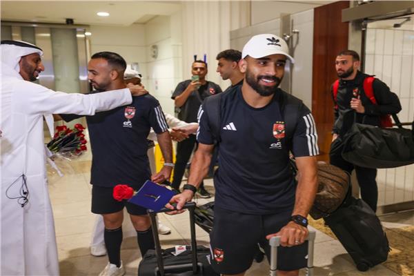 بعثة الأهلي تصل مقر إقامتها في العين استعداداً للسوبر المصري