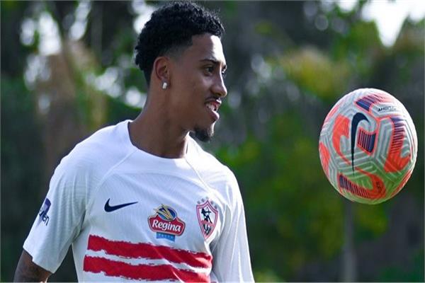 معتمد جمال يعقد جلسة خاصة مع بيزيرا على هامش مران اليوم